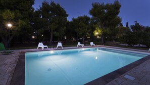 Seasonal outdoor pool, sun loungers - Villa Tiella e Casa Frisa - Shared Pool (Carovigno)