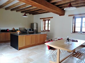 Frigorífic, microones, forn i placa de cuina