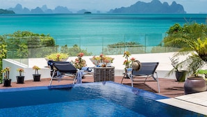 Outdoor pool, pool umbrellas, sun loungers - Villa Nautilus (Pa Klok)