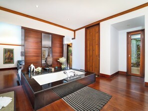 Villa, 6 Bedrooms | Bathroom | Rainfall showerhead, free toiletries, hair dryer, towels - Villa Chada (Kamala)