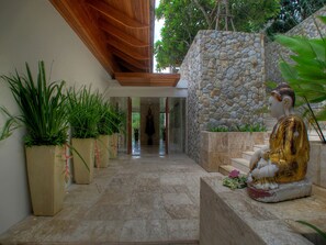 Interior entrance - Villa Minh (Kamala)