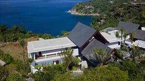 Villa, flere soverom | Utsikt mot strand/hav