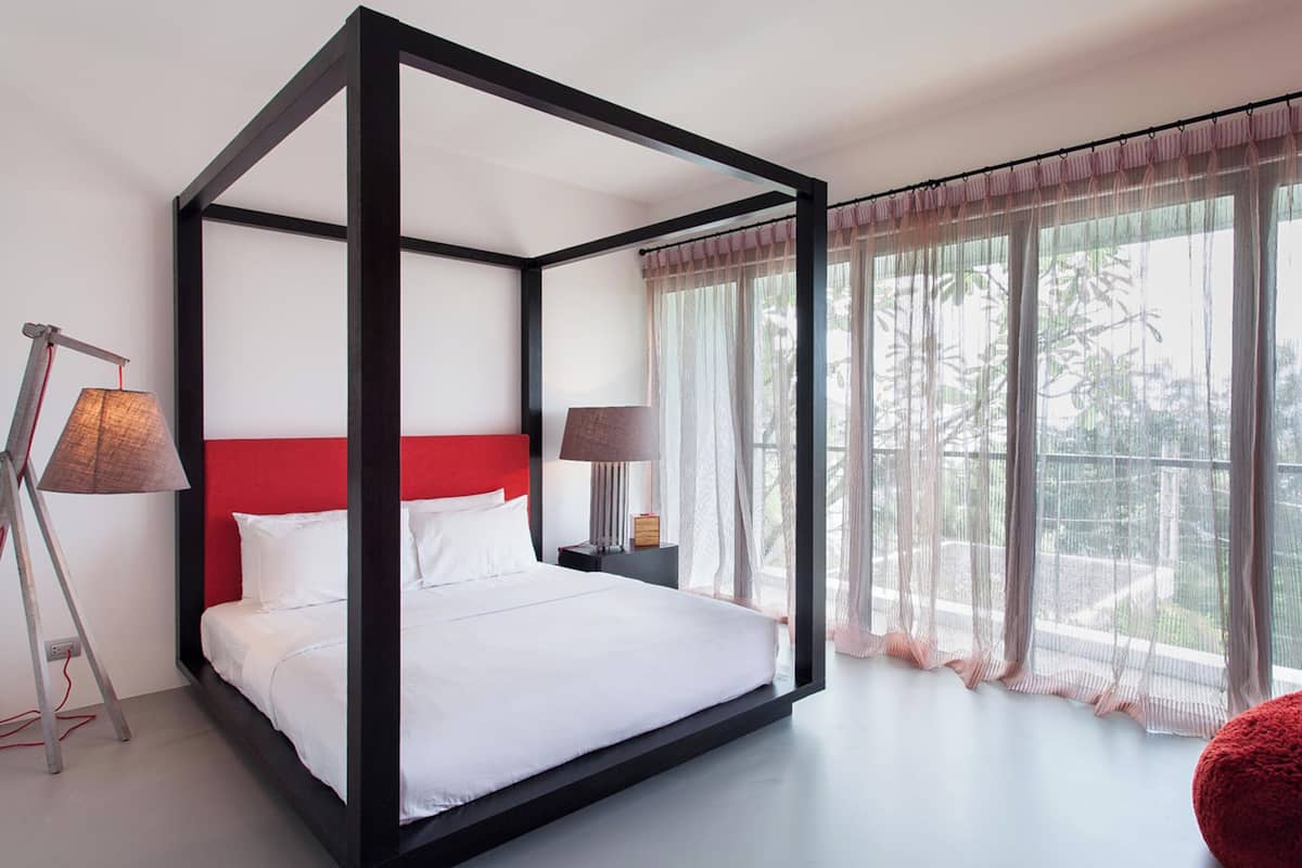 4 bedrooms, individually decorated, individually furnished, desk