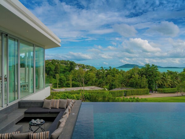 Outdoor pool, pool umbrellas, sun loungers - Villa Abiente (Pa Klok)