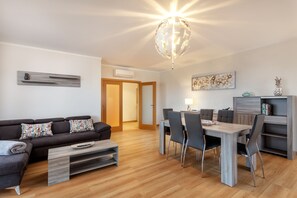 Smart TV - 2-Bedroom Apartment with Rooftop Pool, Village Marina, Olhão (Olhão)