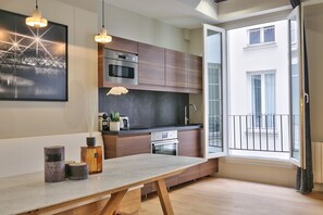 Fridge, microwave, oven, coffee/tea maker