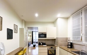 Fridge, microwave, oven, coffee/tea maker