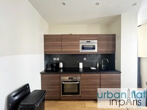 Réfrigérateur, micro-ondes, four, cafetière/bouilloire