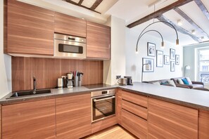 Frigorifero, microonde, forno, macchina per tè/caffè