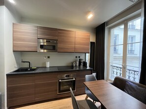 Fridge, microwave, oven, coffee/tea maker