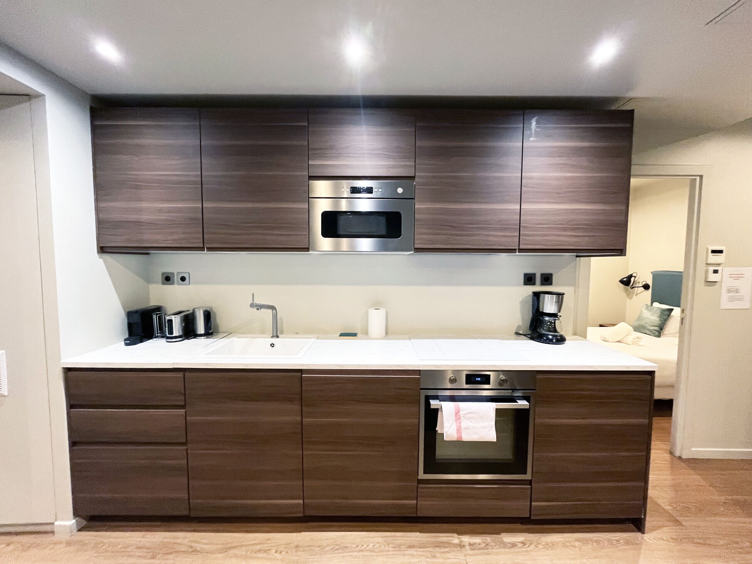 Fridge, microwave, oven, coffee/tea maker