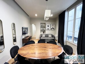 Dining - Urban Flat 110 - Luxury 3 Bedroom near Galeries Lafayette (París)