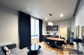 Interior - Urban Flat 110 - Luxury 3 Bedroom near Galeries Lafayette (París)