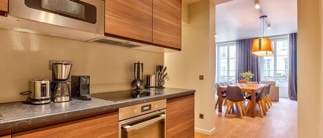 Fridge, microwave, oven, dishwasher