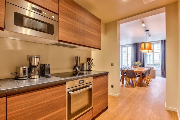 Fridge, microwave, oven, dishwasher