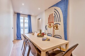 تناول الطعام