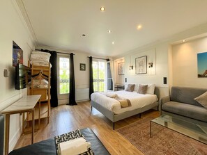 5 bedrooms, iron/ironing board, free WiFi, bed sheets