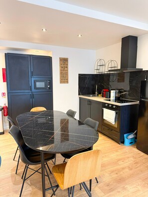Fridge, microwave, oven, coffee/tea maker