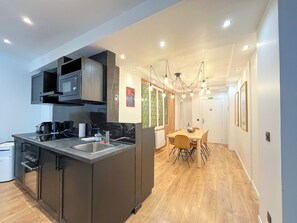 Frigorifero, microonde, forno, macchina per tè/caffè