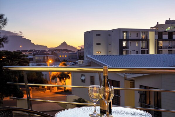 Apartment (2 Bedrooms) | Front of property
