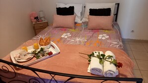 2 soverom, strykejern/-brett, reiseseng for barn og wi-fi (inkludert)