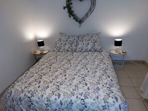 2 bedrooms, iron/ironing board, travel cot, free WiFi