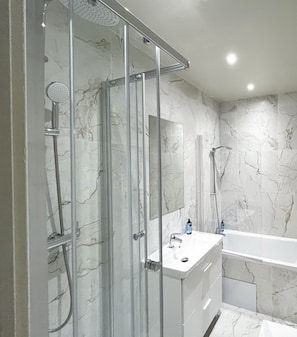 Shower, hair dryer, towels