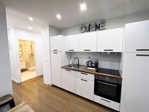 Frigorifero, microonde, forno, macchina per tè/caffè