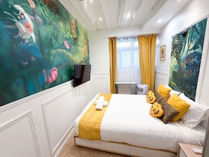 4 bedrooms, iron/ironing board, free WiFi, bed sheets