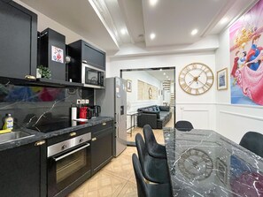 Fridge, microwave, oven, coffee/tea maker