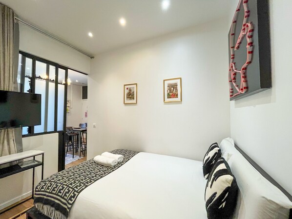 2 chambres, fer et planche à repasser, Wi-Fi gratuit, draps fournis