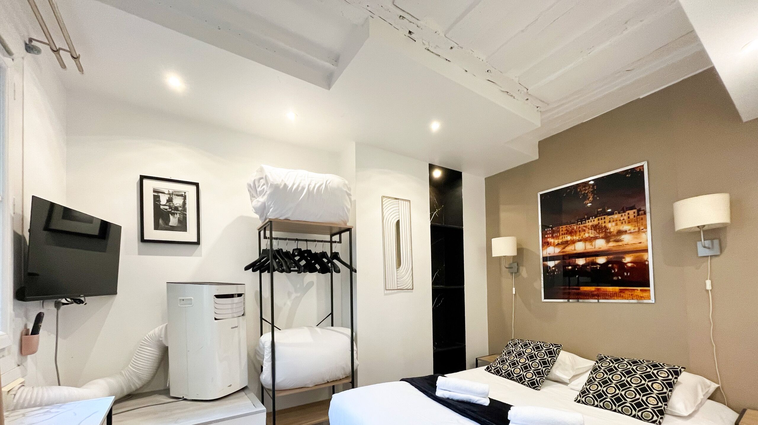 2 chambres, fer et planche à repasser, Wi-Fi gratuit, draps fournis