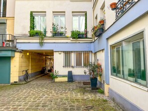Unclassified image, 2 of 42, button - Urban Flat 113 - Pretty 2BDR Flat in Central Paris (París)