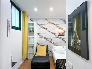 Fer et planche à repasser, Wi-Fi gratuit, draps fournis