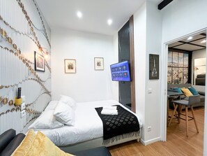 Fer et planche Ă repasser, accĂšs au Wi-Fi (inclus), literie fournie