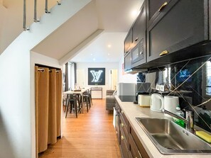 Fridge, microwave, oven, coffee/tea maker