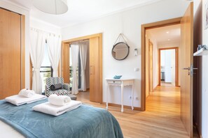 2 chambres, fer et planche à repasser, Wi-Fi gratuit, draps fournis