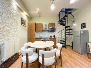 Fridge, microwave, oven, coffee/tea maker - Urban Flat 21 - Modern Duplex in Montorgueil (París)