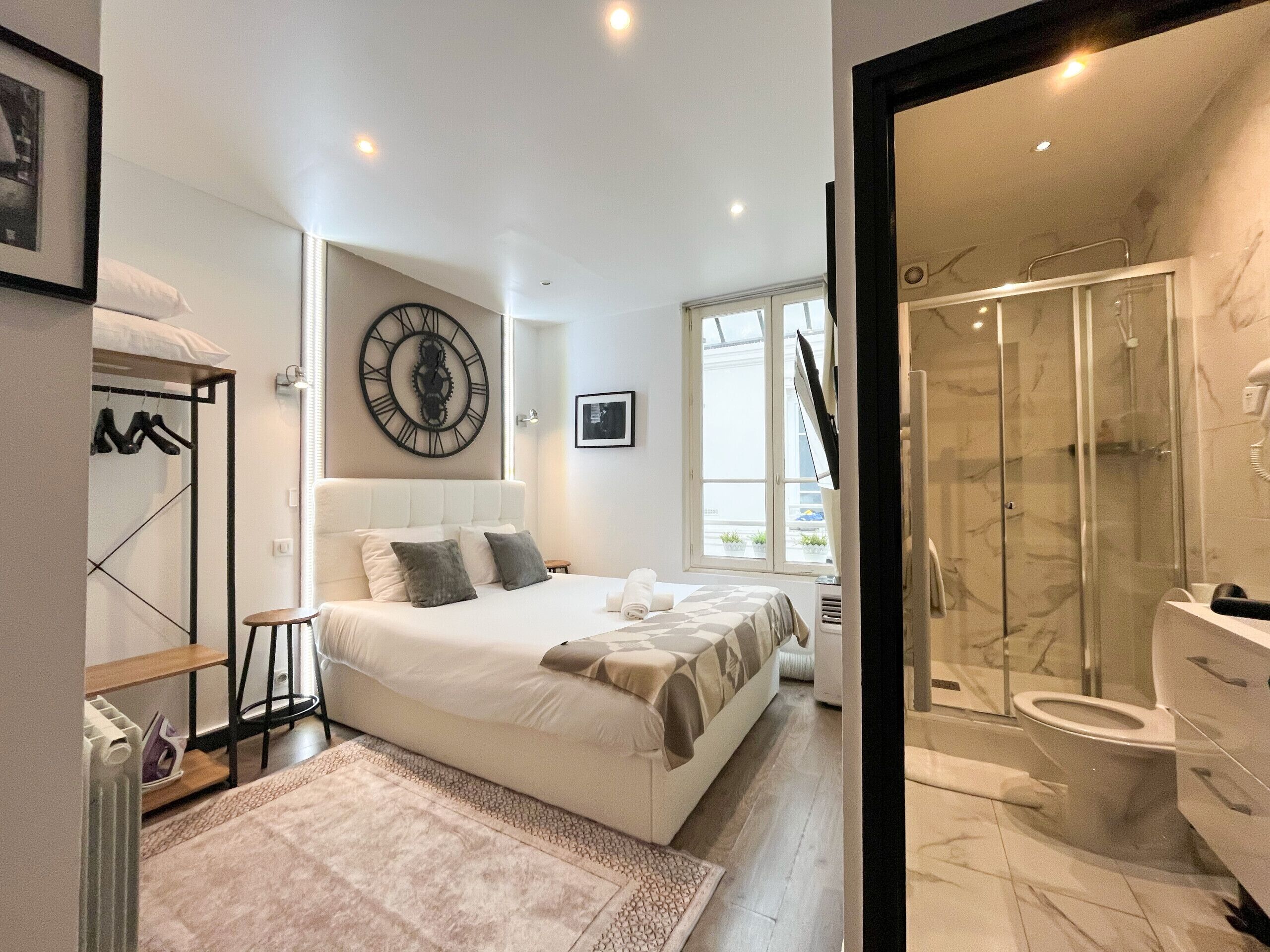 1 chambre, fer et planche à repasser, accès au Wi-Fi (inclus)