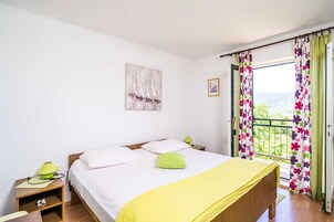 公寓 (Three Bedroom Apartment) | 3 多间卧室
