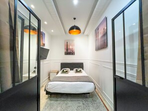 Unclassified image, 2 of 27, button - Urban Flat 80 - Paris Fashion Week Flat (París)