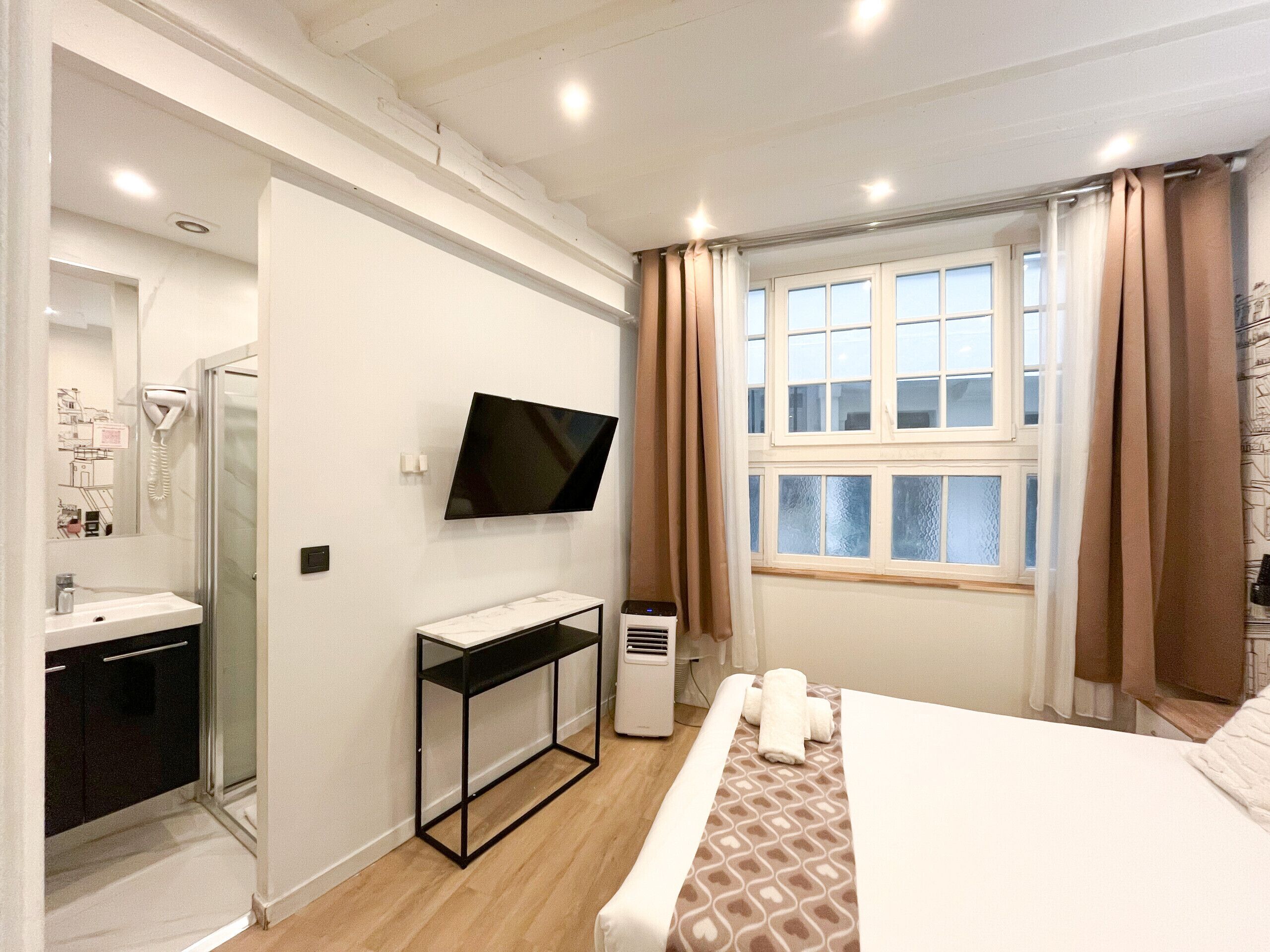 3 bedrooms, iron/ironing board, free WiFi, bed sheets