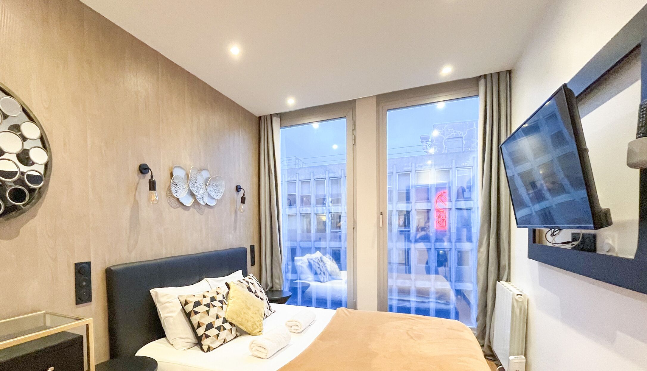 4 habitaciones, tabla de planchar con plancha y wifi gratis 