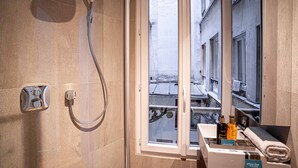 Unclassified image, 5 of 26, button - UrbanFlat 136 - Large Apartment in Paris Center (Paris)