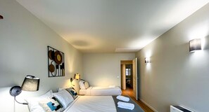 4 bedrooms, iron/ironing board, free WiFi, bed sheets - Urban Flat 132 - Beautiful 4 BDR Flat in Montorgueil (París)