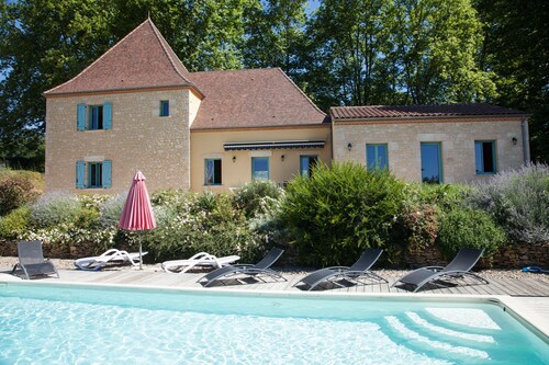 Luxury villa with private heated pool in Sarlat (900m from town center)