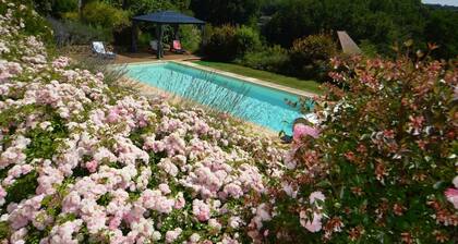 Luxury villa with private heated pool in Sarlat (900m from town center)