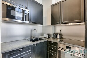 Fridge, microwave, oven, coffee/tea maker
