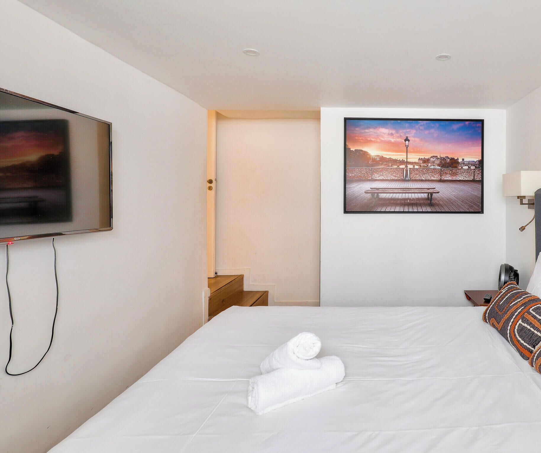 2 bedrooms, iron/ironing board, free WiFi, bed sheets