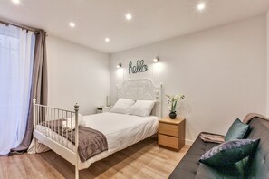 2 chambres, fer et planche à repasser, Wi-Fi gratuit, draps fournis